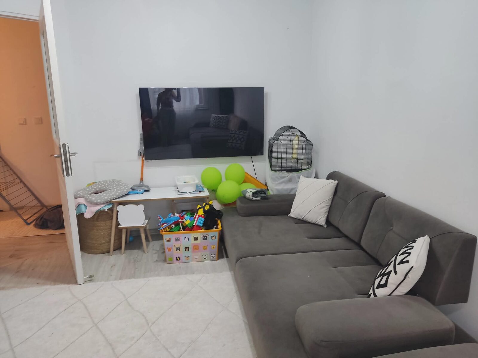 güvenlikli sitede boş oda