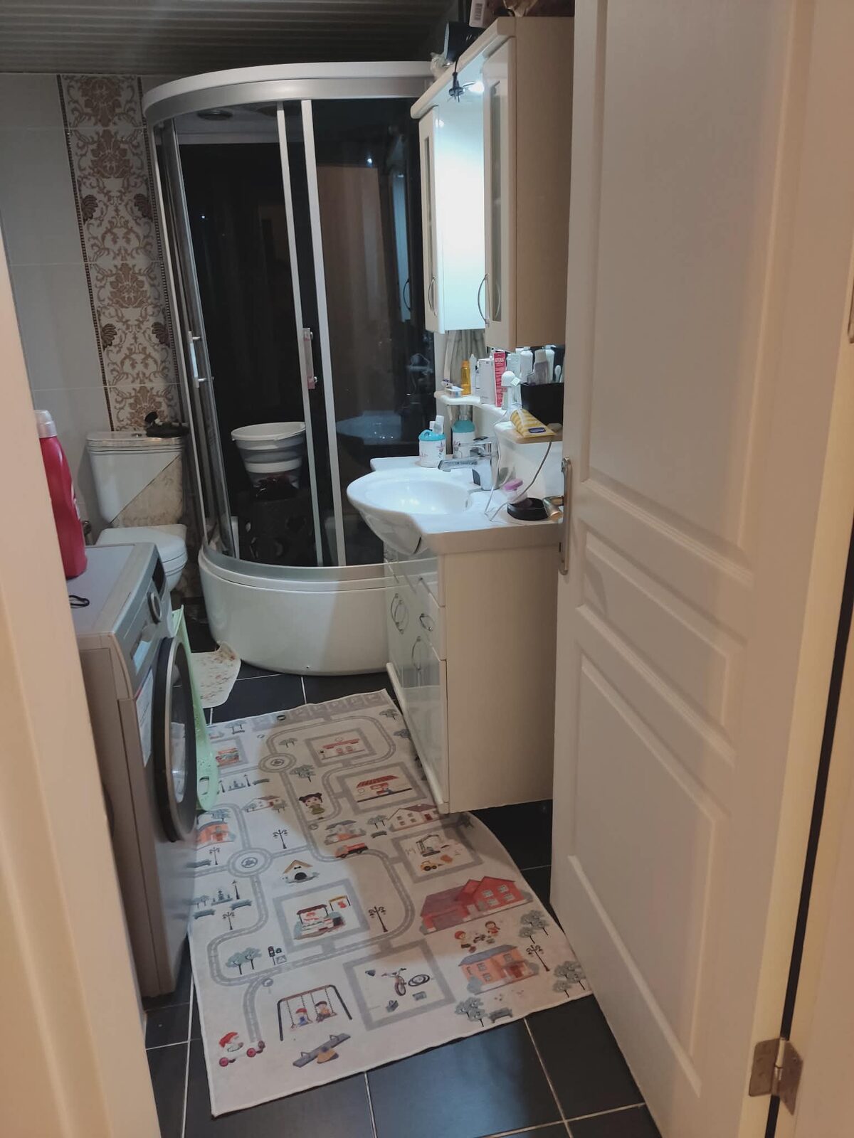 güvenlikli sitede boş oda
