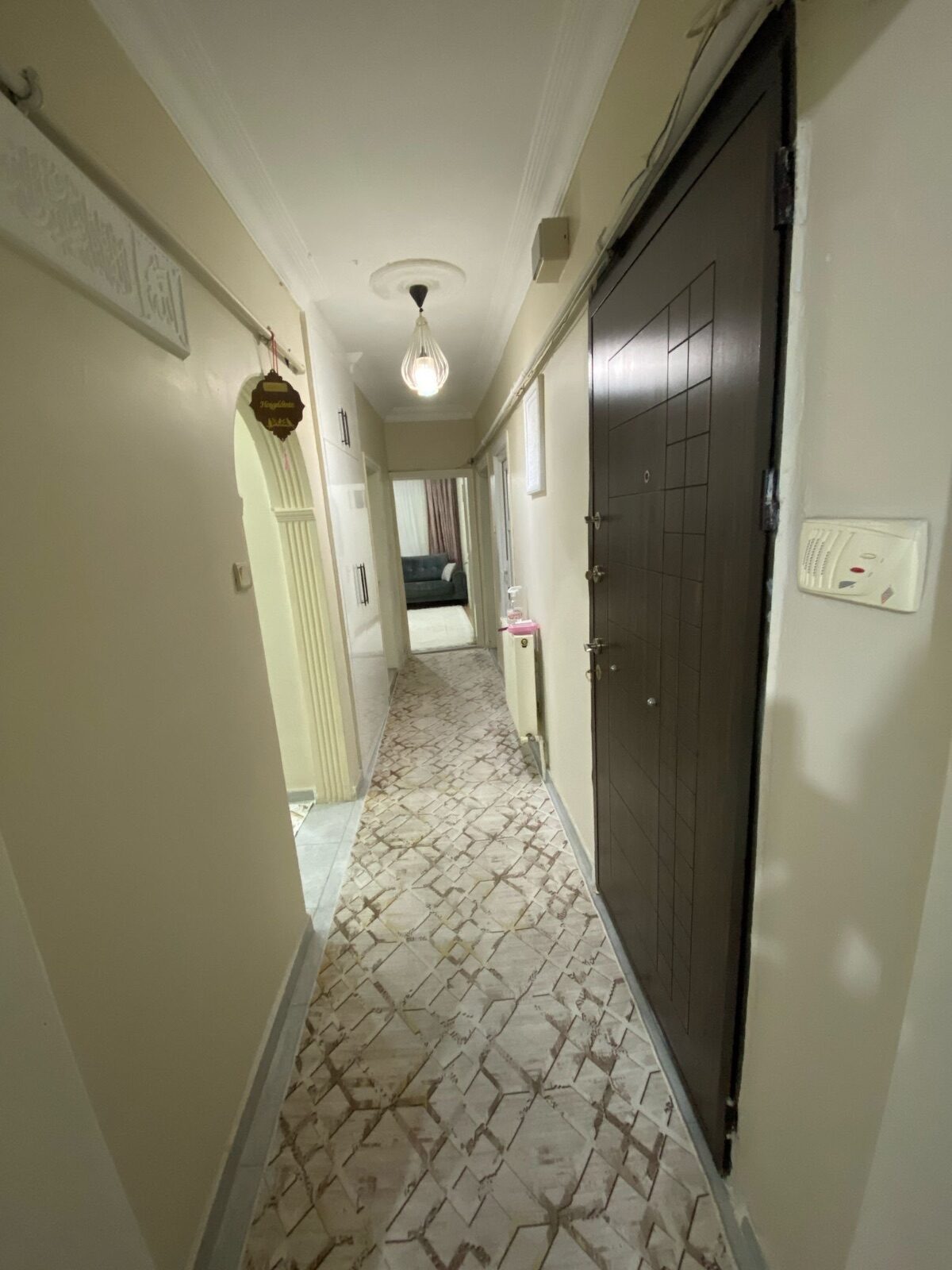 2+1 DAİRE BİR ODASI BOŞ TEMİZ EŞYALI