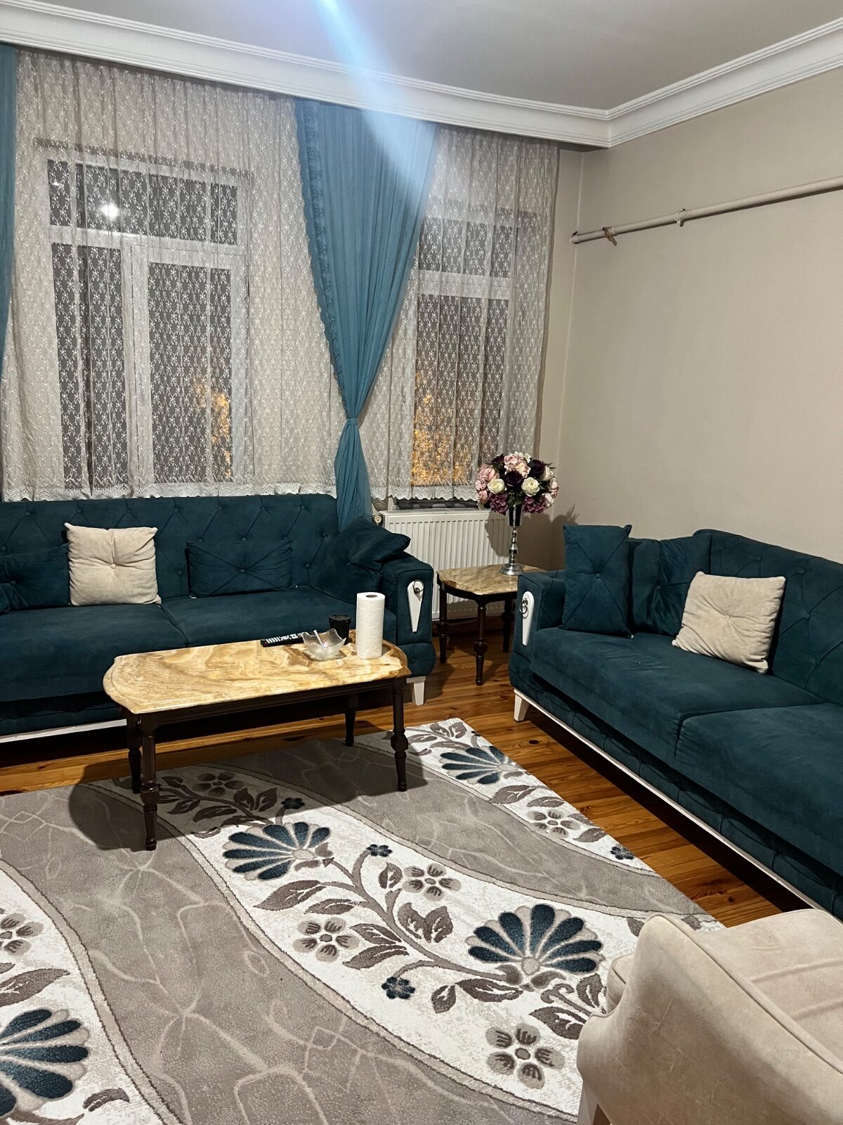 Evim Balat’ta renkli evler düblex  içi yeni yapılı odalar bağımsız temiz bir ev arkadaşı istiyorum uyumlu bütün eşyalar yeni eksiksiz