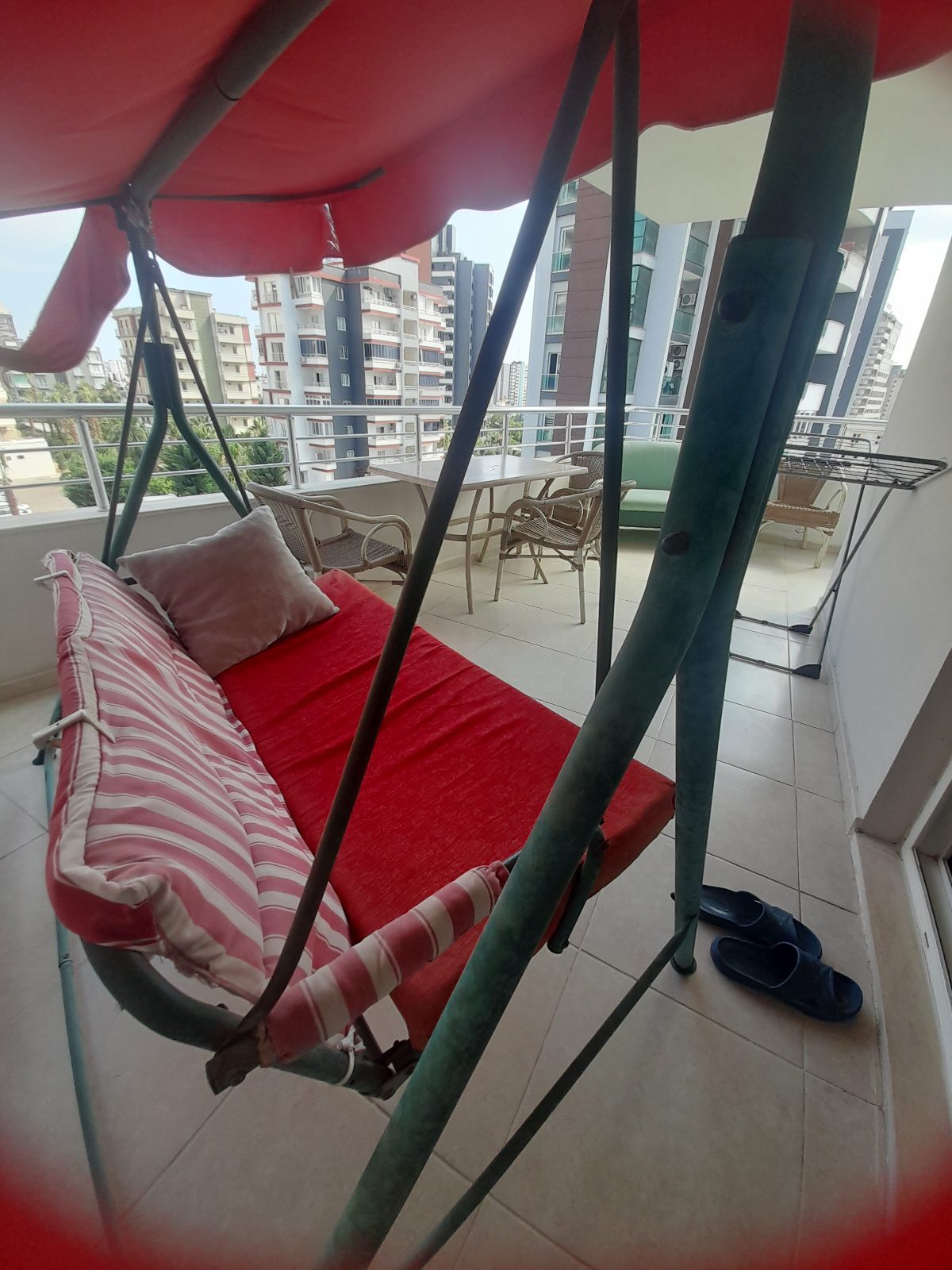 Sayapark'a yakın 2 artı 1 eşyalı evime ortak kiracı arıyorum. Evde sınırsız net digitürk her şey var..Havuzlu recidance.